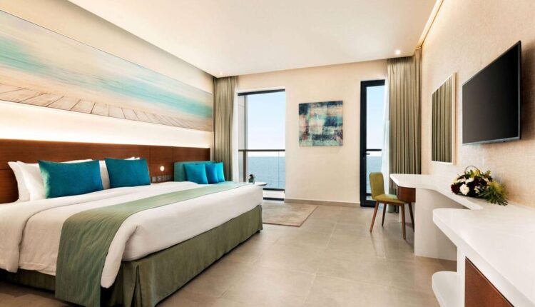 فندق ويندام جاردن كورنيش عجمان خيارًا مثالي لمن يبحث عن فنادق عجمان على البحر
