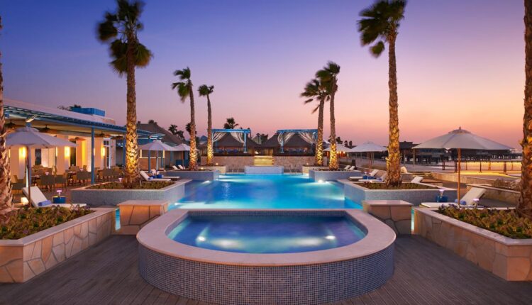فندق في قطر مع مسبح خاص