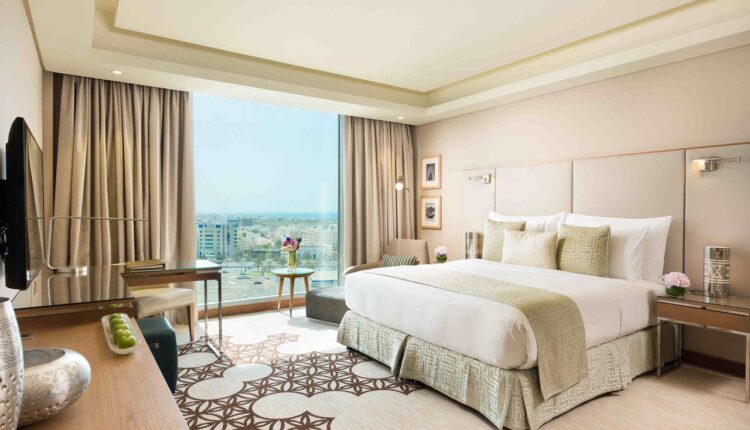 فندق جراند ميلينيوم مسقط يعد من الخيارات الفندقية البارزة ضمن قائمة فنادق مسقط خمس نجوم