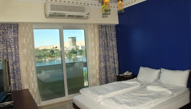 تشتمل فئة فنادق اسوان المطلة على النيل على عدد كبير من الفنادق المميّزة من أبرزها فندق فيلة اسوان