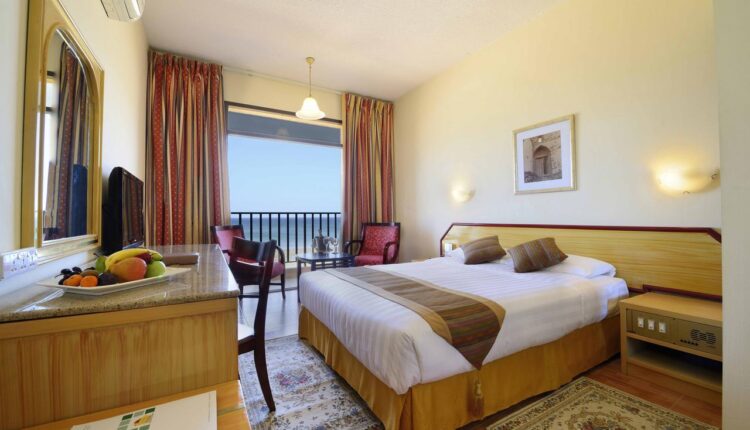 يتربع فندق صور بيتش هوليداي على عرش قائمة فنادق في الشرقية سلطنة عمان
