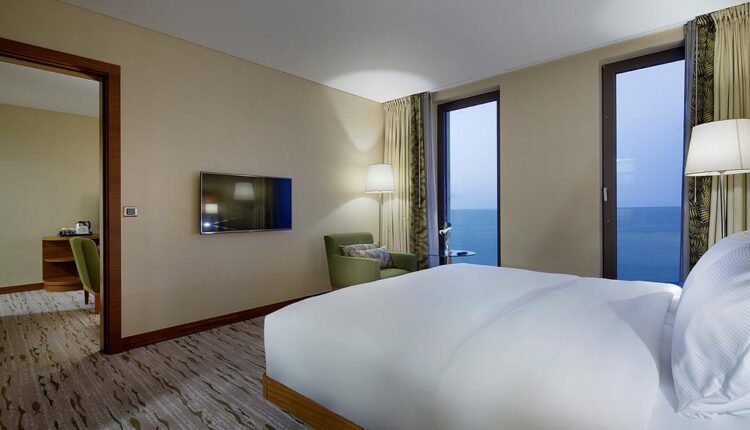 فندق دبل تري باي هيلتون طرابزون أحد أفضل فنادق طرابزون مطلة على البحر
