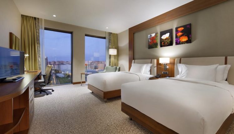 فندق هيلتون غاردن إن اسطنبول بايليك دوزو الفندق الأبرز بين فنادق بيليك دوزو.  