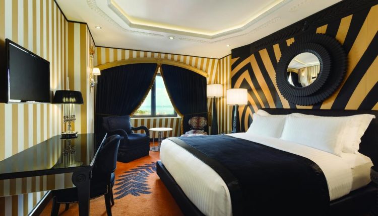  يترأس  فندق ويندهام غراند اسطنبول كالاميس مارينا قائمة أفخم فنادق في شارع بغداد اسطنبول 