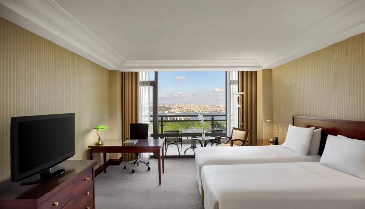 يُعد الفندق افضل منطقة للسكن في اسطنبول للعرسان .