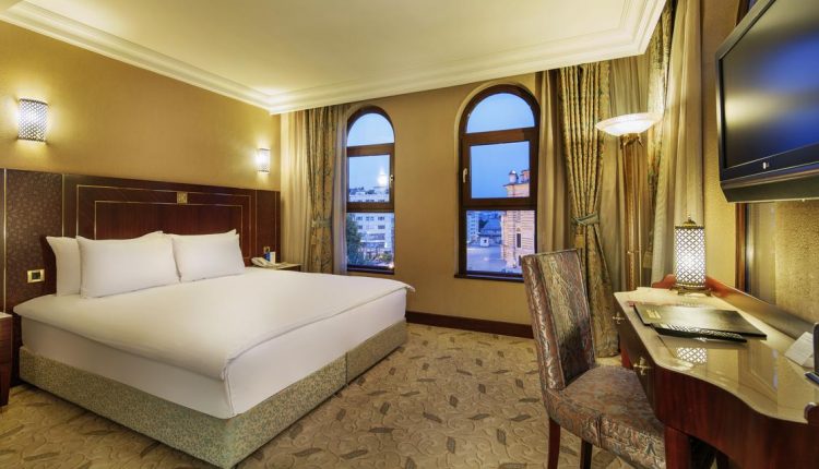 فندق كراون بلازا اولد سيتي اسطنبول هو صرح عملاق فاخر من افضل فنادق لالالي اسطنبول
