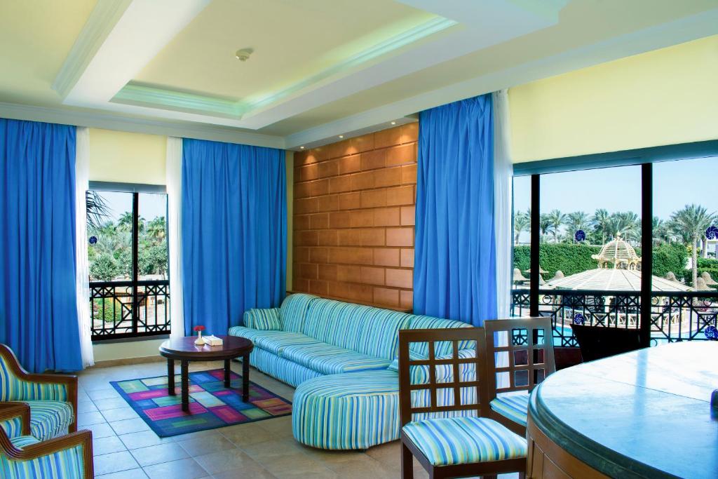 فندق باروتيل اكوا بارك شرم الشيخ من فنادق 4 نجوم في خليج نبق