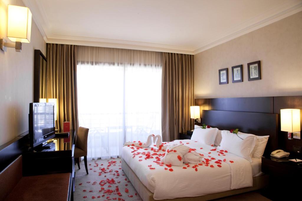 رمادا بلازا بيروت الروشة أحد أبرز الخيارات على قائمة فنادق بيروت 5 نجوم