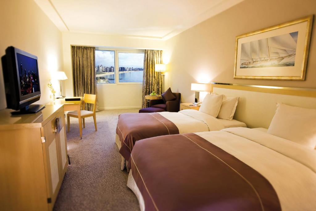 فندق موفنبيك بيروت أحد أبرز الخيارات على قائمة فنادق بيروت على البحر