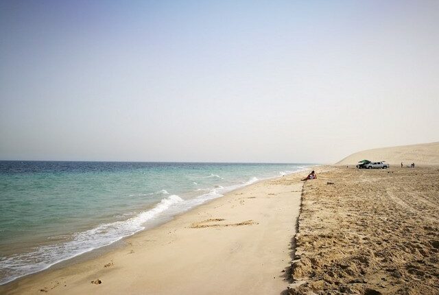 شاطئ مسيعيد من أفضل شواطئ في قطر

