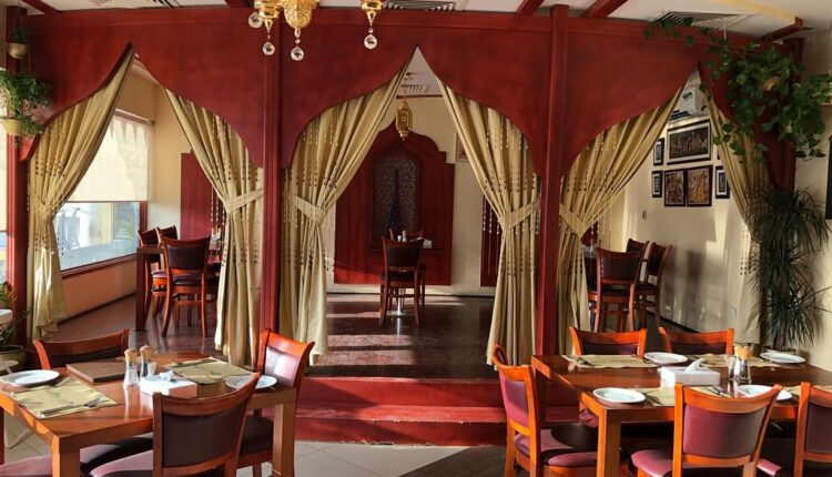 مطعم كاري تري البحرين هو مطعم هندي بين مطاعم جزر امواج
 