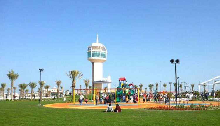 حديقة خليفة الكبرى هي حديقة شهيره في البحرين ومثالية للمشي والاستمتاع بالمناظر الطبيعية