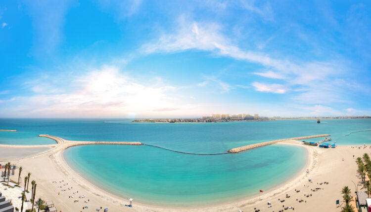 شاطئ مراسي البحرين من أجمل أماكن سياحية في البحرين للشباب