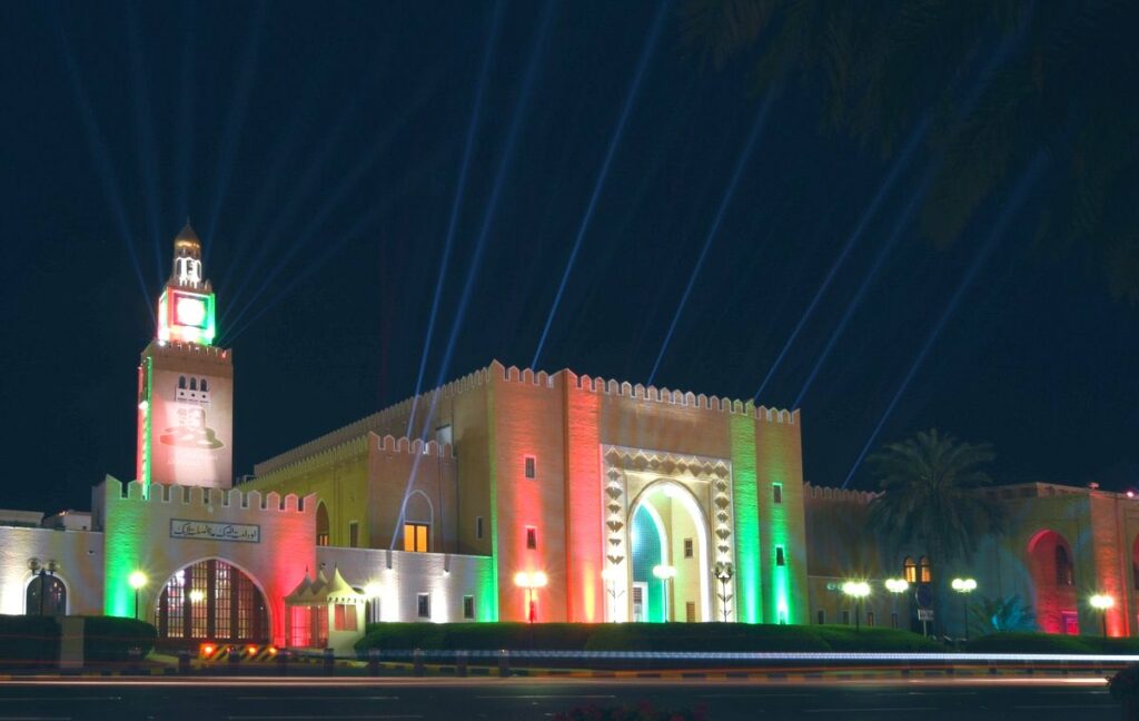 قصر السيف هو القصر الملكي في الكويت، ويعد القصر الآن المقر الرسمي للأمير وولي العهد ومجلس الوزراء، بُني في عهد الشيخ مبارك الكبير عام 1904ميلادياً