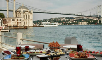 مقهى اوبا على البحر أحد أشهر سلسلة كافيهات اسطنبول