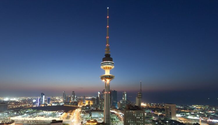 برج التحرير هو رمز للتحرر الوطني للكويت من الاحتلال العراقي، وهو من أهم معالم الكويت وأبرزها، ويستخدم برج التحرير كبرج اتصالات وهو من أهم مرافق وزارة الاتصالات في الكويت