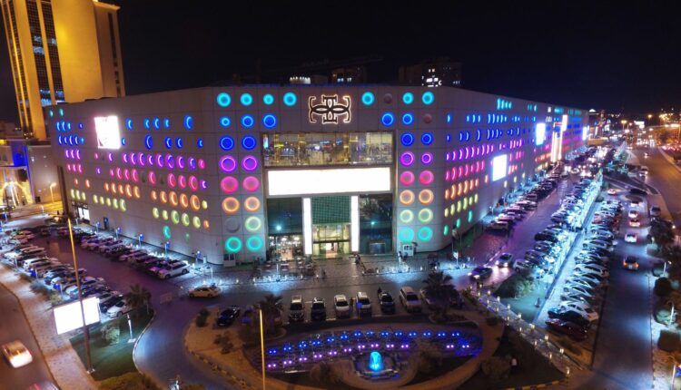 جيت مول الكويت هو مركز تسوق في مدينة الكويت، تبلغ مساحته 65.25 متر مربع ويتكون من 6 طوابق، ويضم 500 متجراً مختلفاً