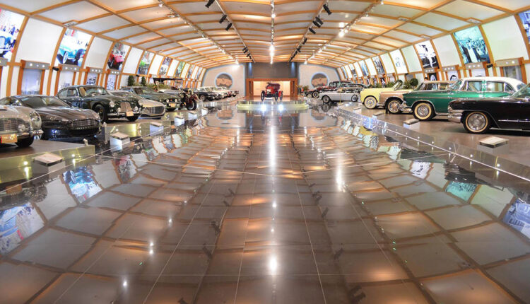 متحف السيارات الكويت تم افتتاحه في 10 أكتوبر 2010، وهو من ضمن اماكن سياحية في الكويت