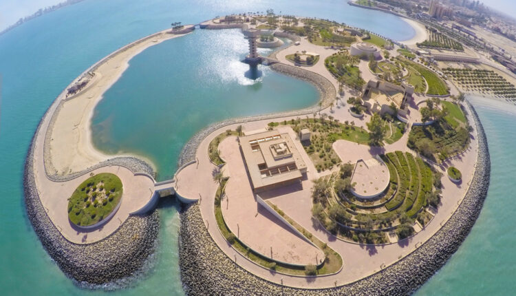 الجزيرة الخضراء في الكويت هي أول جزيرة اصطناعية في الخليج، تبلغ مساحتها الإجمالية 785000 متر مربع، ومن أجمل اماكن سياحية في الكويت
