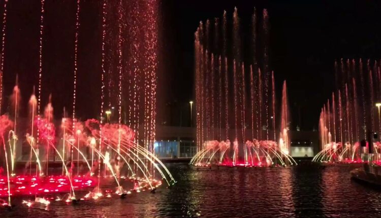  تأسست حديقة النافورة عام 1983 ميلادياً في حي السالمية بمدينة الكويت، وتعد واحدة من أكبر حدائق الكويت بمساحة 16 ألف متر مربع، تستقبل هذه الحديقة ملايين الزوار كل عام ، وتشتهر بتصميمها الإبداعي وخصائصها المائية