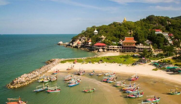 يعد شاطئ هوا هين بانكوك أحد أجمل شواطئ بانكوك،  يشتهر الشاطئ بمياهه الصافية ورماله البيضاء، ويقع على بعد حوالى 200 كيلومتر من بانكوك
