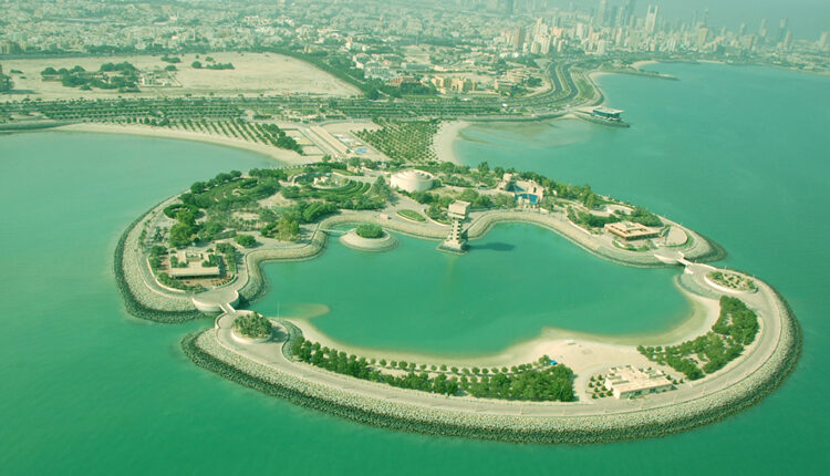 الجزيرة الخضراء في الكويت هي أول جزيرة اصطناعية في الكويت والخليج العربي، تبلغ مساحتها 785000 متر مربع وتقع بالقرب من أبراج الكويت