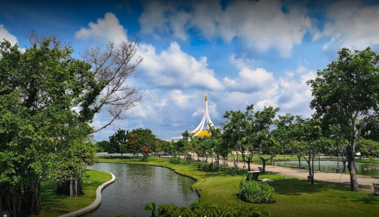 حديقة سوان لوانغ راما التاسع من اكبر حدائق في بانكوك
