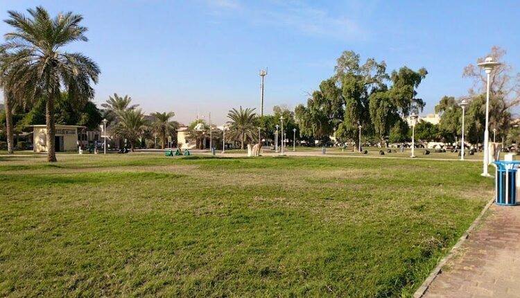 تعد حديقة وهران العامة من المعالم الرئيسية لجلب السياحة إلى وهران ، حيث تتميز بمساحات شاسعة من المساحات الخضراء ومشاتل الزهور