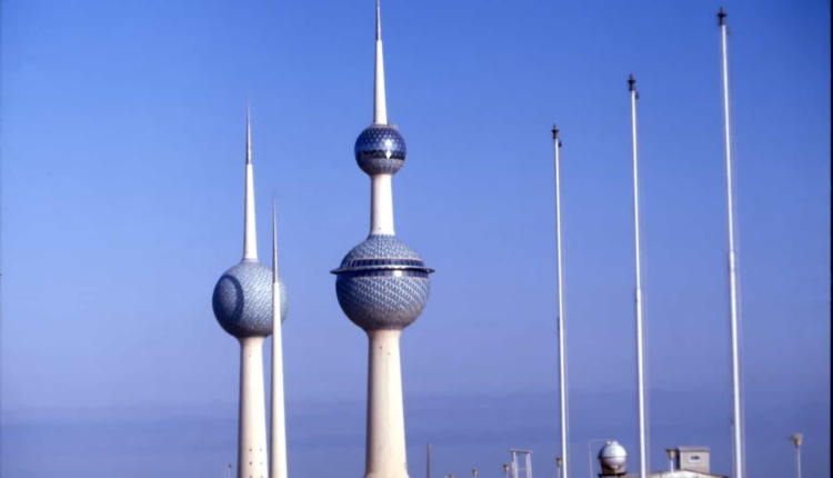 أبراج الكويت هي عبارة عن ثلاثة أبراج شاهقة تقع على ساحل الخليج العربي، بمدينة الكويت، تم افتتاح هذه المعالم المميزة في الأول من مارس 1979، بأرتفاع 187 مترًا للبرج الرئيسي، و147 متراً للبرج الأوسط، ويبلغ أرتفاع البرج الأصغر 113 متر، وهي واحدة من أهم معالم الكويت