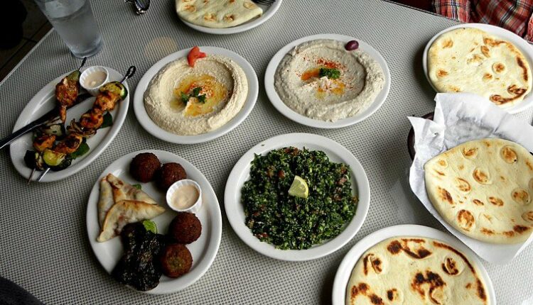 مطعم غولف شنغماي المكان المثالي للاستمتاع بوجبة لبنانية لذيذة وأصيلة، يقدم المطعم مجموعة متنوعة من الأطباق اللبنانية