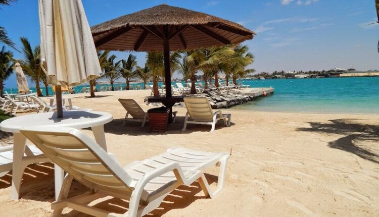 شاطئ الرمال الفضية من إحدي الشواطئ الخاصة الموجودة في مدينة جدة