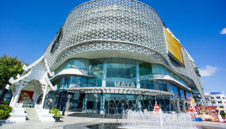 يعد مركز مركز تسوق مايا لايف ستايل شنغماي، أحد أشهر الاسواق في شنغماي وأفضلها، كما يتميز بواجهة هندسية جميلة