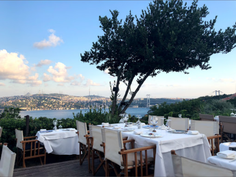 مطعم أولوس بارك إسطنبول من أجمل مطاعم على البحر في إسطنبول