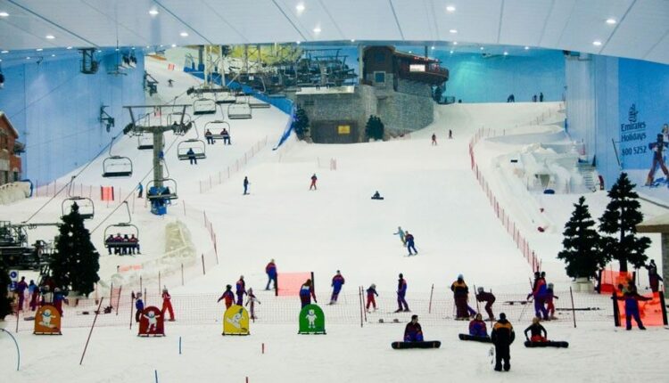 سكي دبي للتزلج من أهم أماكن سياحية للشباب في دبي