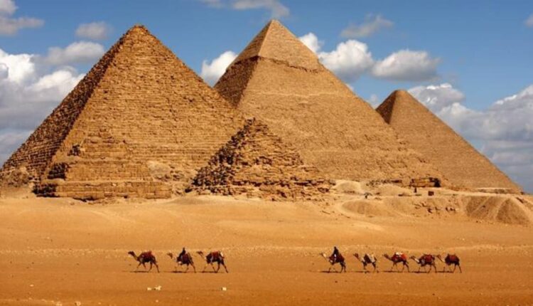 اهرامات الجيزة أهم المعالم السياحية في القاهرة