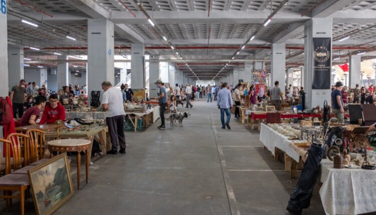 سوق كاديكوي أنه من أحد بازارات إسطنبول الأسبوعية الهامة