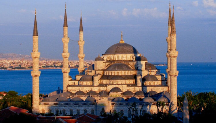 مسجد السلطان أحمد من أشهر أماكن سياحية في السلطان أحمد