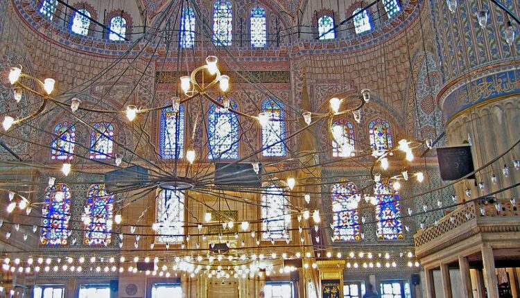 مسجد السلطان أحمد أحد أروع المعالم التركية.