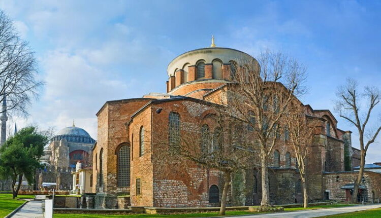 كنيسة هاجيا إيرين تصنف ضمن افضل اماكن سياحية  السلطان احمد.

