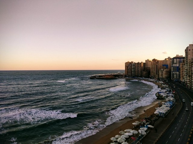 يُصنف شاطئ الزهرة الإسكندرية من أرقى الشواطئ في الإسكندرية
