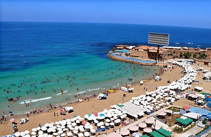 شاطئ ميرامار الإسكندرية من الشواطئ الشهيرة في إسكندرية