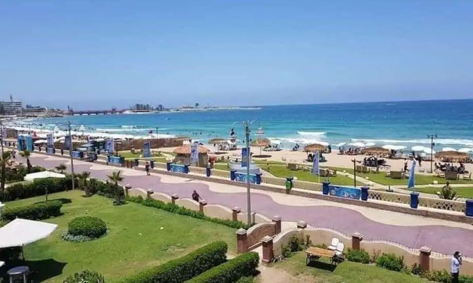 شاطئ المعمورة بالإسكندرية