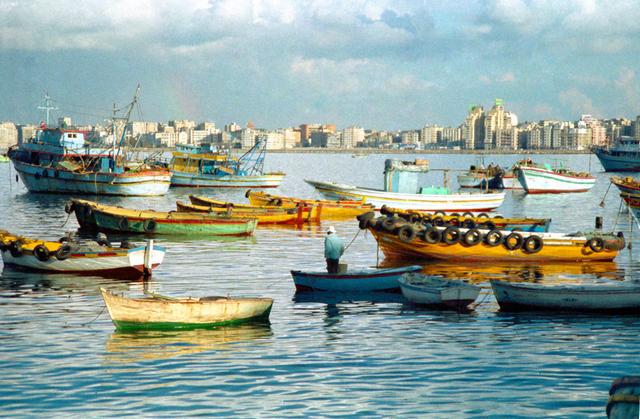 شاطئ كليوباترا الإسكندرية هو من أجمل شواطئ سيدي جابر