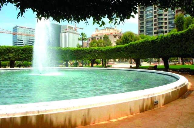 حديقة الصنائع بيروت هي مكان سياحي في بيروت