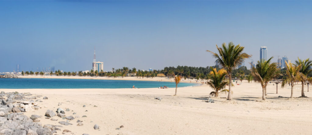شاطئ الممزر دبي من أشهر شواطئ دبي