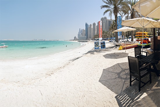 شاطئ القصر الأسودي دبي من شواطئ دبي المُذهلة