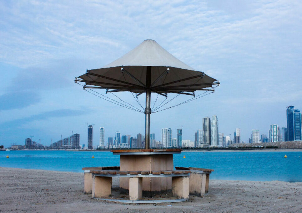 شاطئ الممزر دبي من شواطئ دبي للسباحة الساحرة