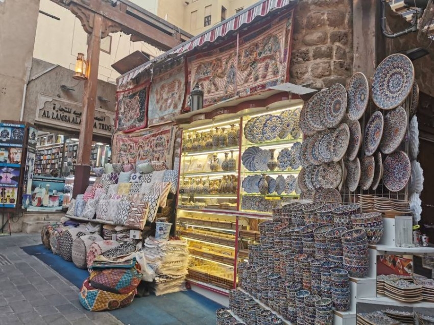 مينا بازار من أسواق دبي الحيوية والشعبية