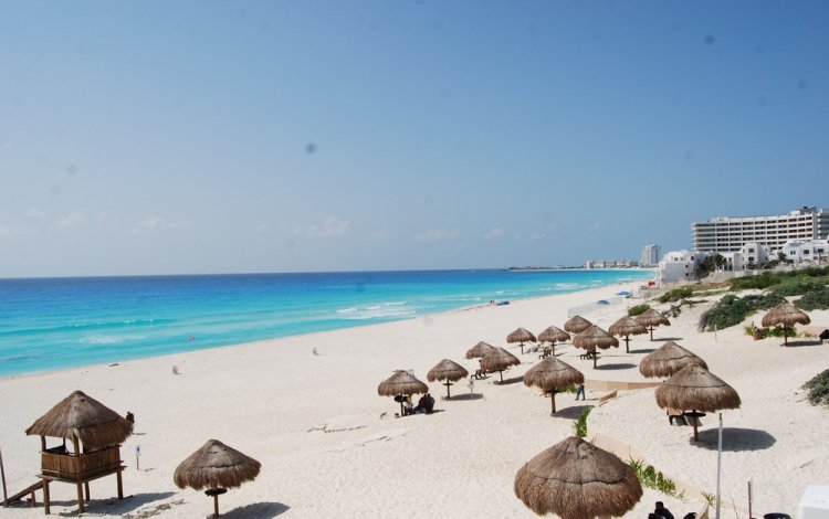 شاطئ القصر الأسود دبي من أفضل شواطئ مجانية في دبي