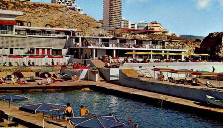 شاطئ سبورتنج كلوب بيروت